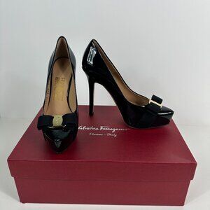 NWT Salvatore Ferragamo classic patent leather pump